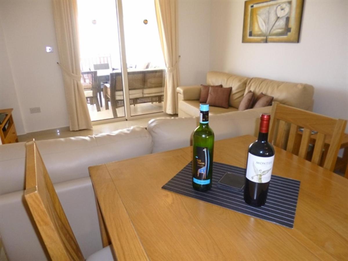 First Floor 2 Bedroom Apartment, Large Balcony, Amazing Sea Views, Communal Pool بييا المظهر الخارجي الصورة